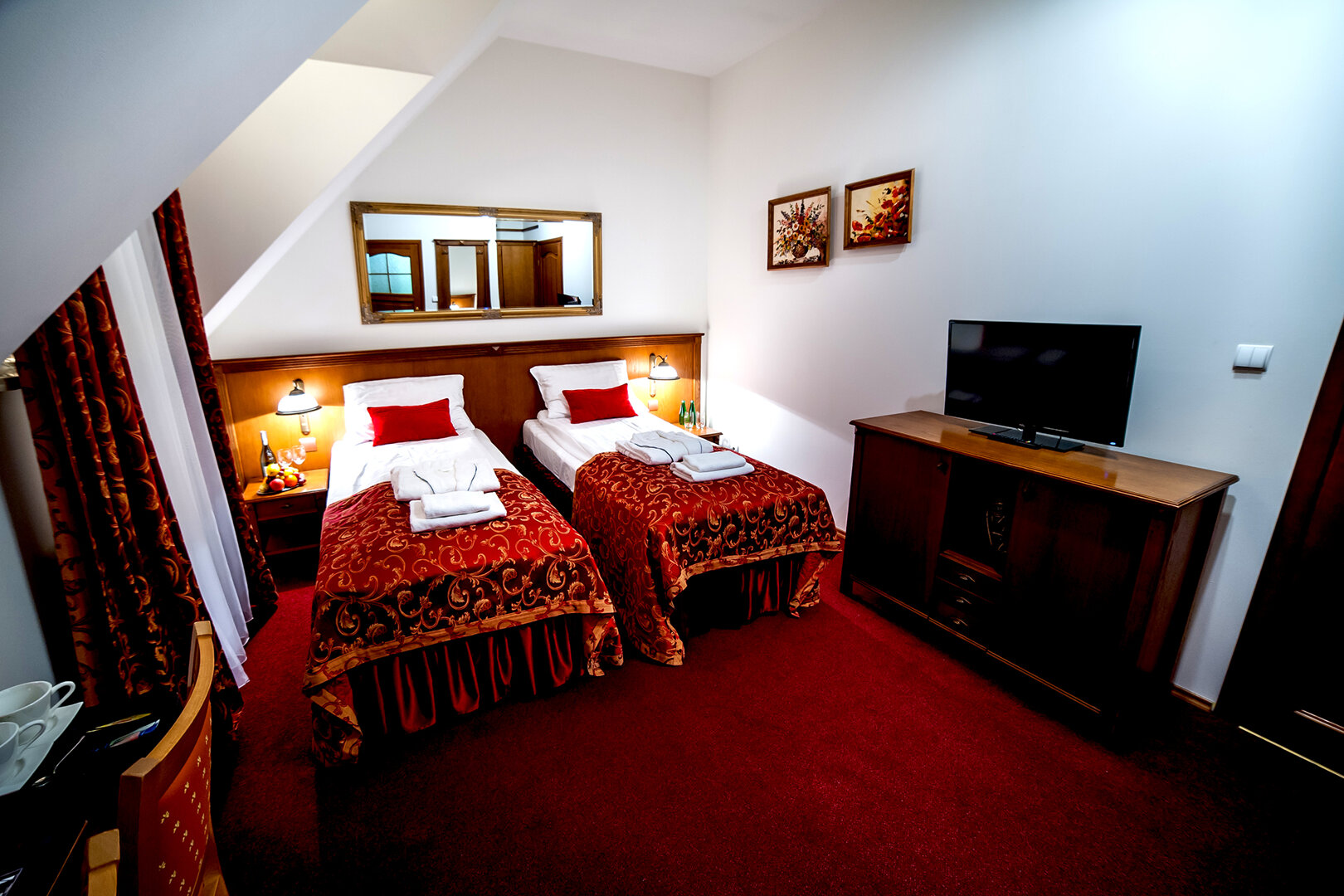 Pok&oacute;j standard 2 os.  w Pałacu Gł&oacute;wnym